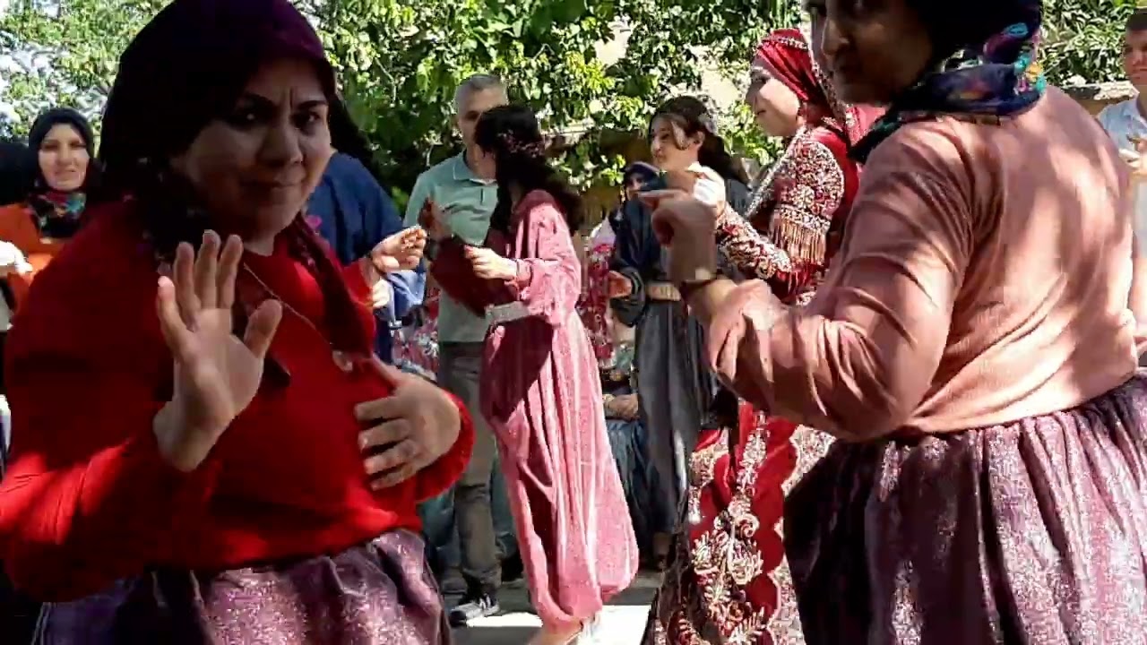 Bahçe Duvarından Aştım (karş) - AKŞEHİR Karahüyük mah Ali Yaman & Apsarı (Yazla) mah Emine Çayıroğlu