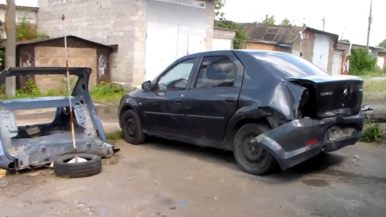 Renault Logan . Body repair .