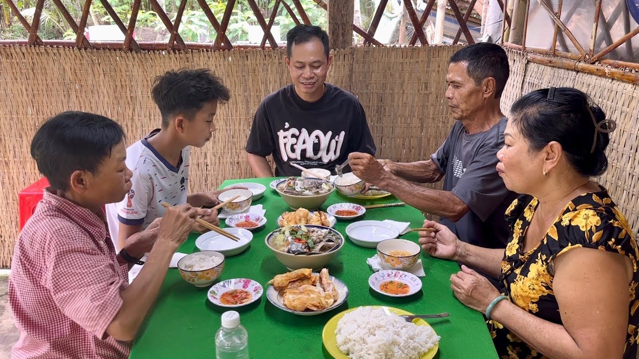 Canh Chua Cá Tra Ức Cá Dứa Chiên Giòn Béo Ngậy Bữa Cơm Đơn Giản Mà Ngon / at6n