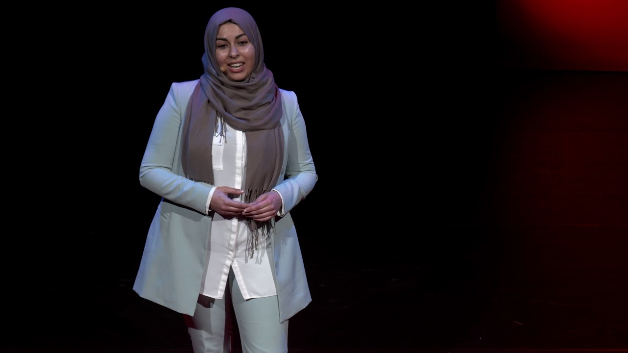 Wat doen we aan vooroordelen die al ontstaan op jonge leeftijd.  | Nissrine Aissati | TEDxAmstelveen