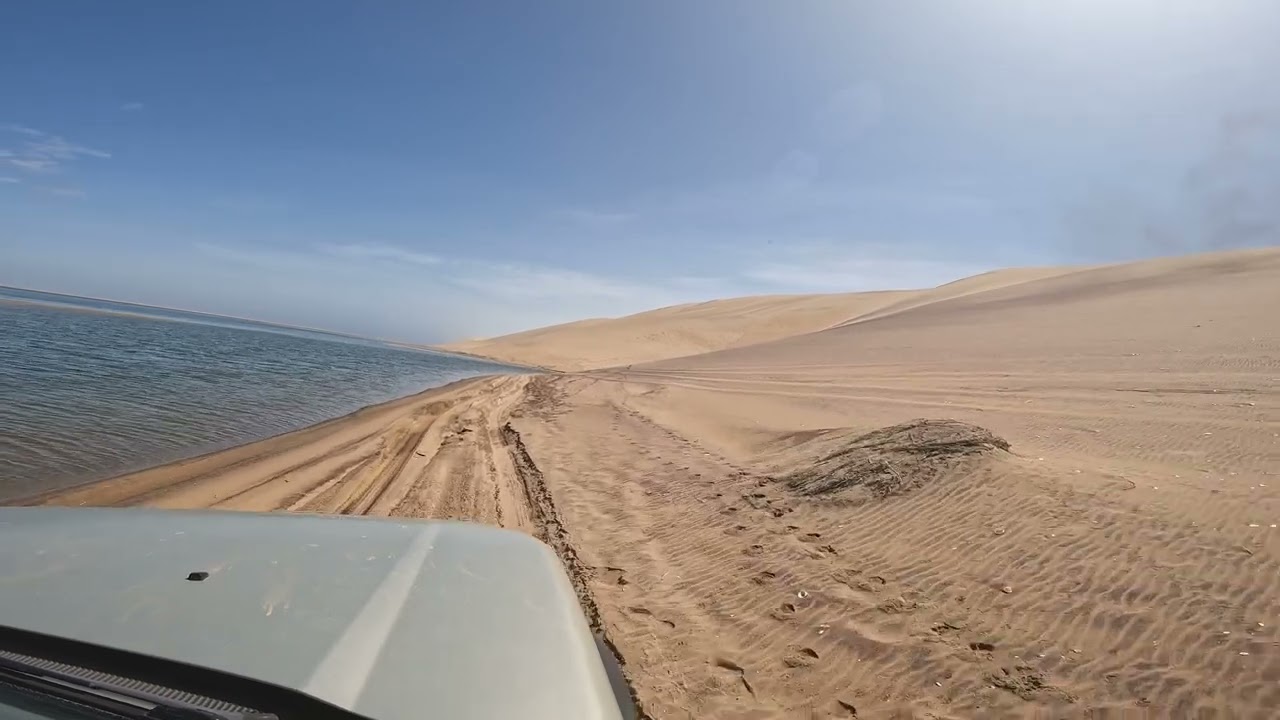 Deserto do Namibe - passagem estreita duna agua