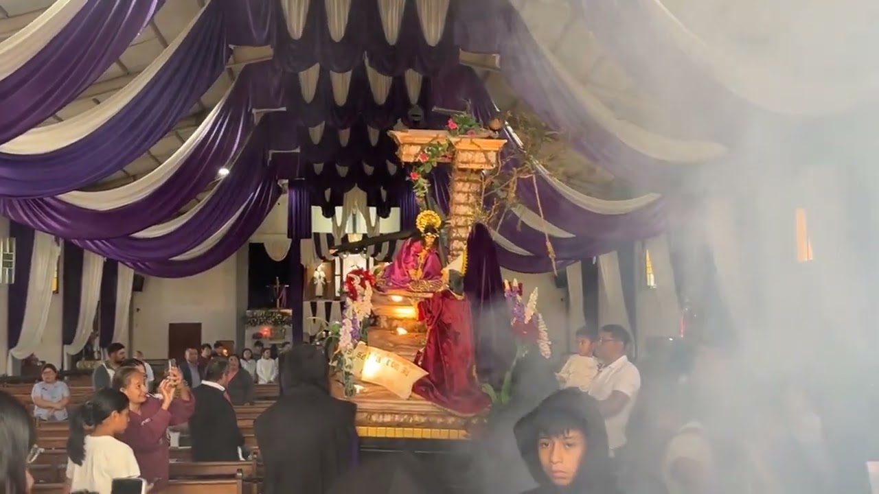 Salida de Jesús de la Caída en su procesión Infantil.