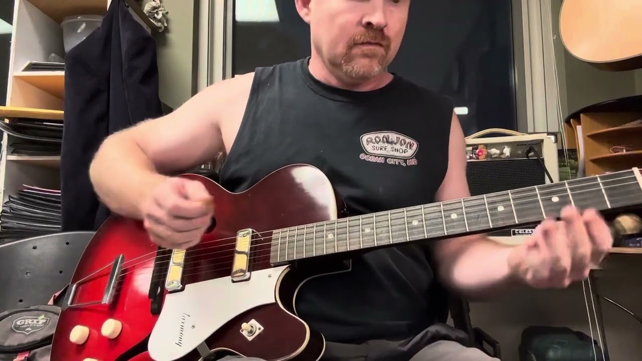 Harmony Rocket H54 1965 - Red Burst