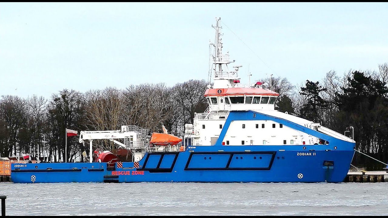 Gdańsk Nowy Port -25.12.2023 Widok na Martwą Wisłę i Stocznie Remontową i Twierdze Wisłoujście