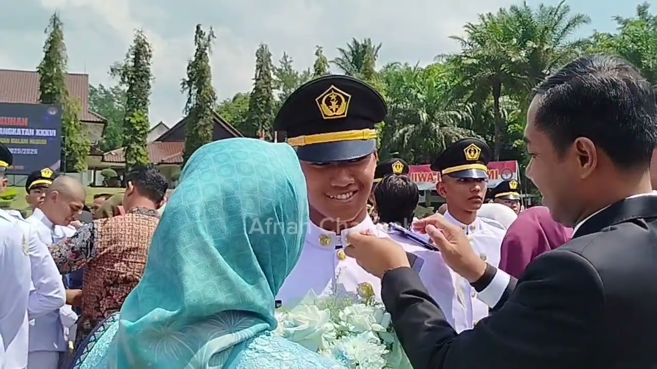 TANGIS HARU! ORANG TUA BERTEMU ANAK PRAJA SETELAH PENGUKUHAN IPDN ANGKATAN 36 #ipdn #pengukuhan 