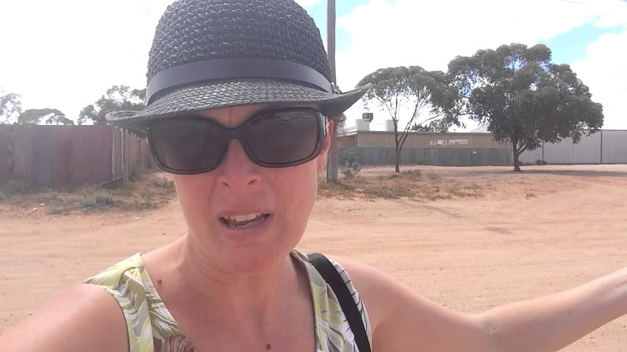 Joe Bond Live- Silverton. NSW