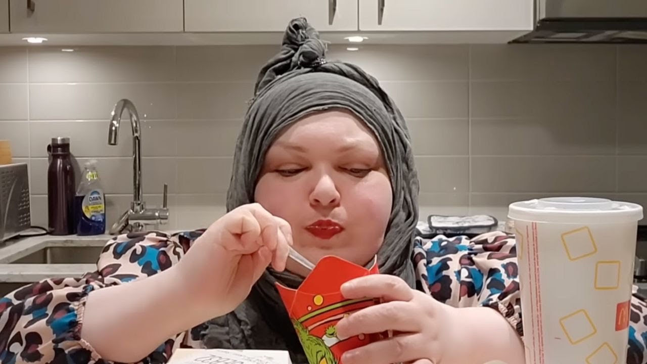 Foodie Beauty и Салах говорят, что скучают друг по другу, а зрители считают их поведение подозрит...