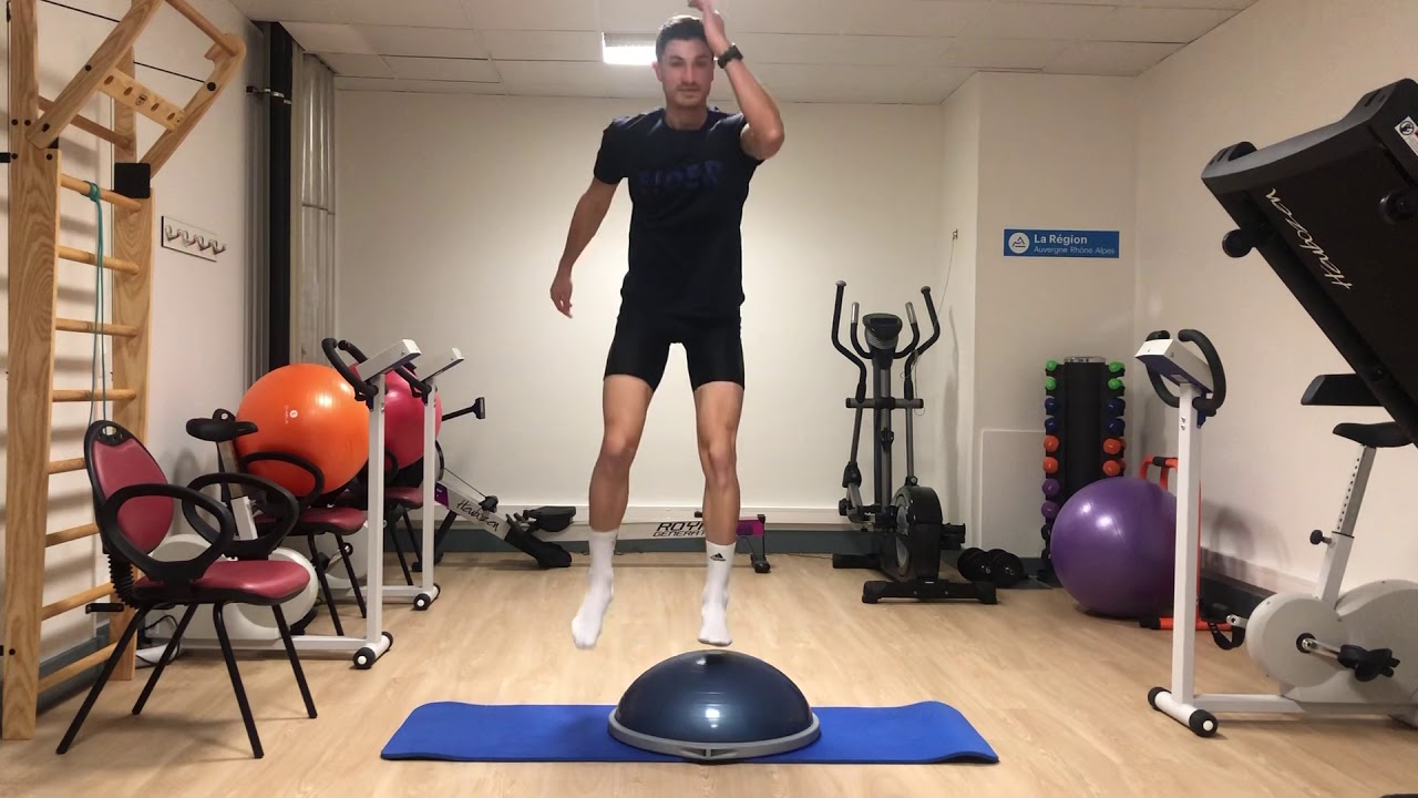Renforcement musculaire sur un BOSU en 5'