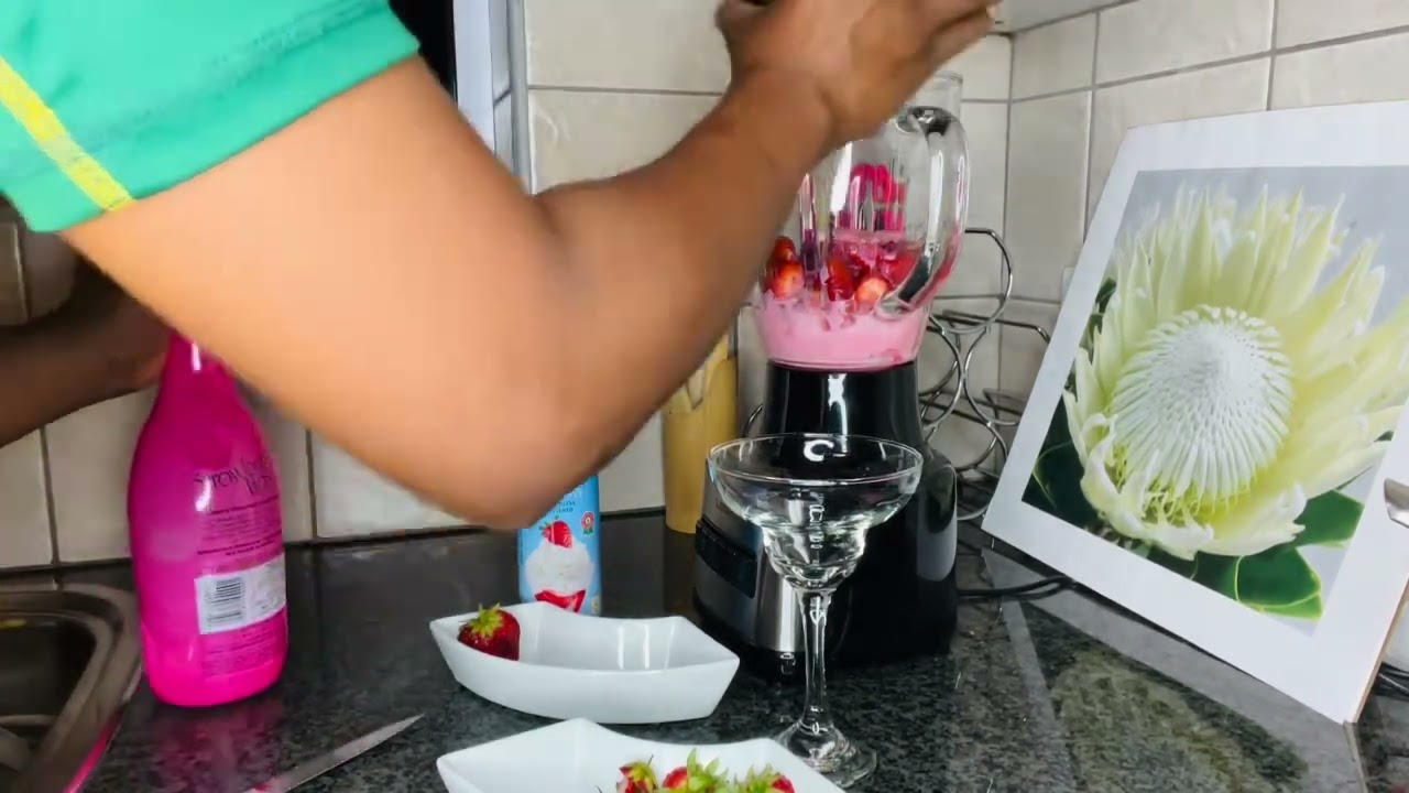 Strawberry lips cocktail🍹