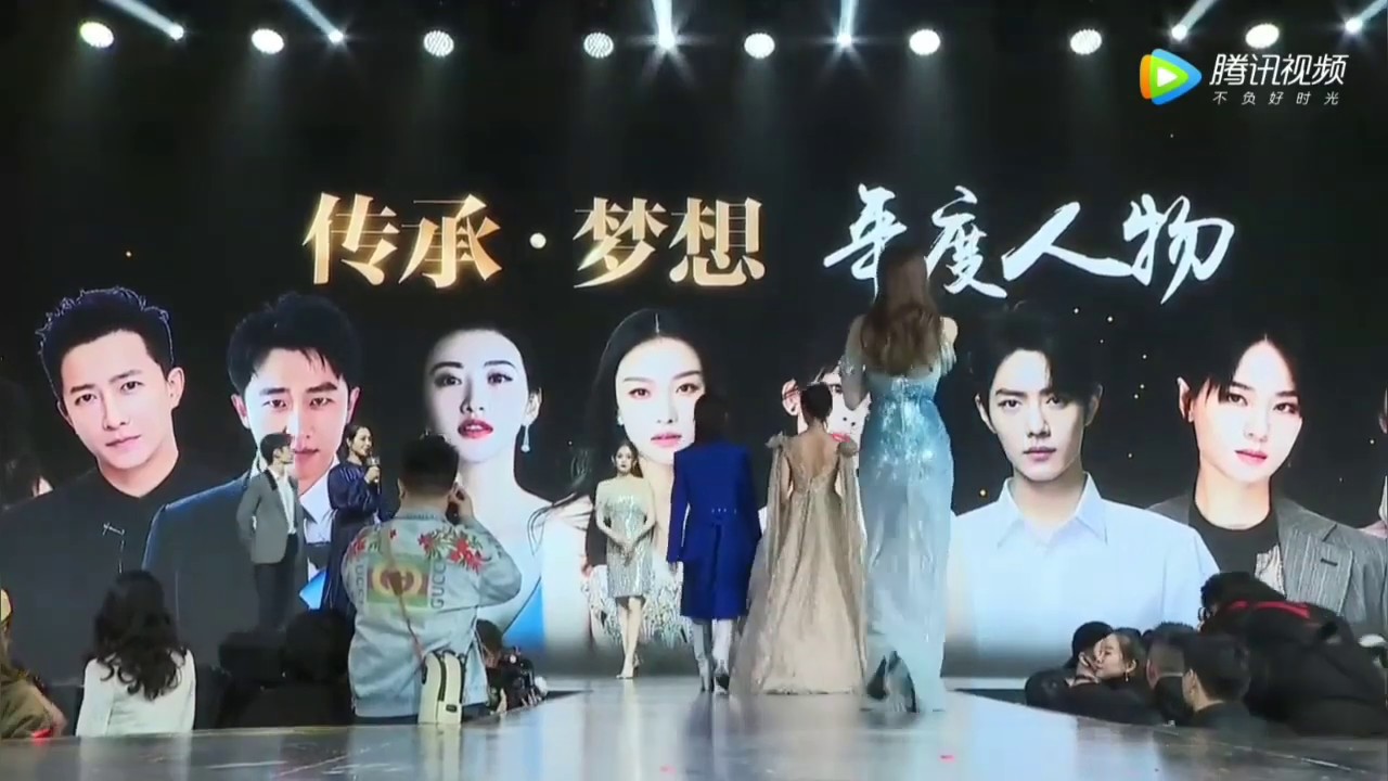 20191203 迪丽热巴 #COSMO时尚美丽盛典# 传承梦想年度人物 Reba Cut