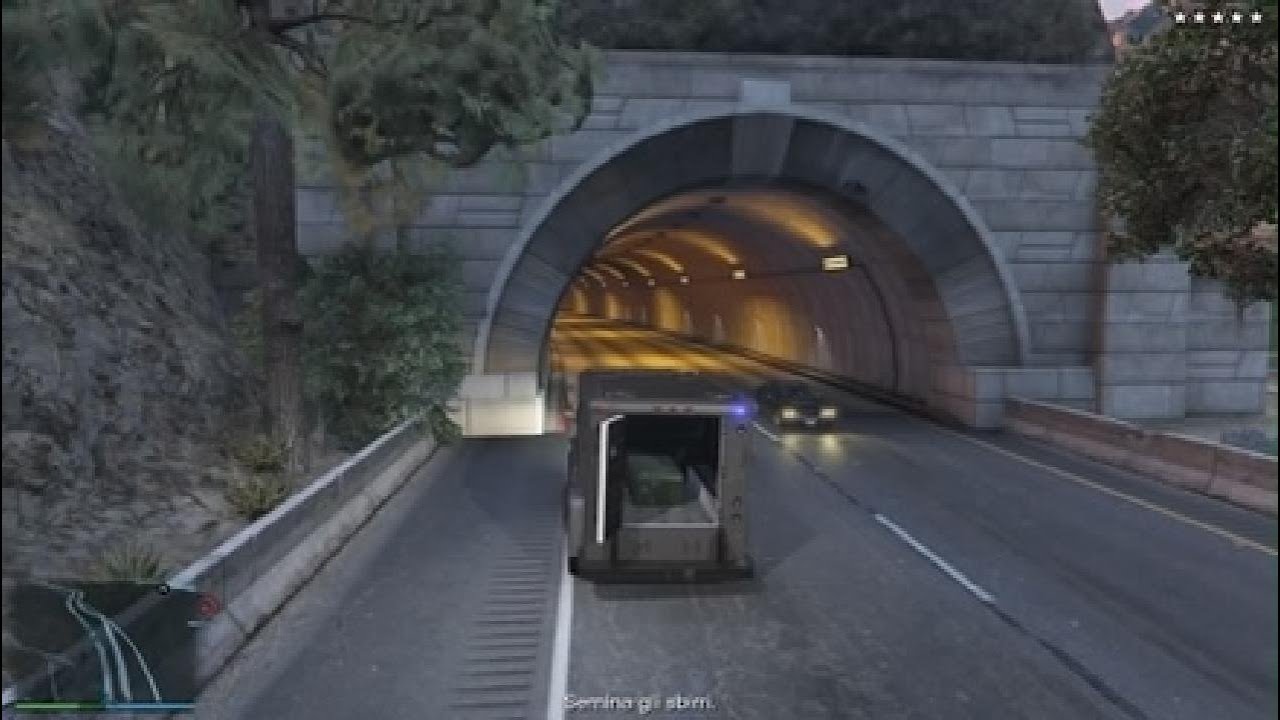Grand Theft Auto V Online Senshi_Race fugge agli sbirri con 5 stelle in modo spettacolare !!