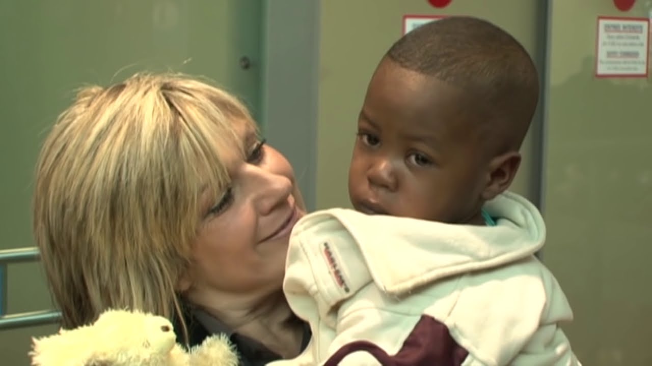 Espoir et guérison :L'histoire d'un petit garçon et sa famille d'accueil