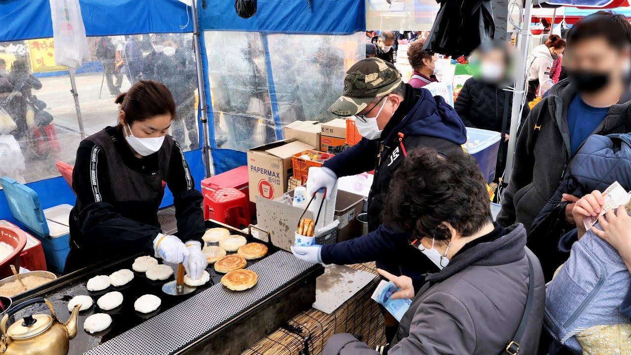 Корейская зимняя популярная закуска, сладкие блины хотток, корейская уличная еда