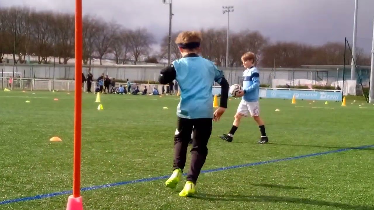 KIDS IN FOOTBALL -FAILS SKILLS GOALS 