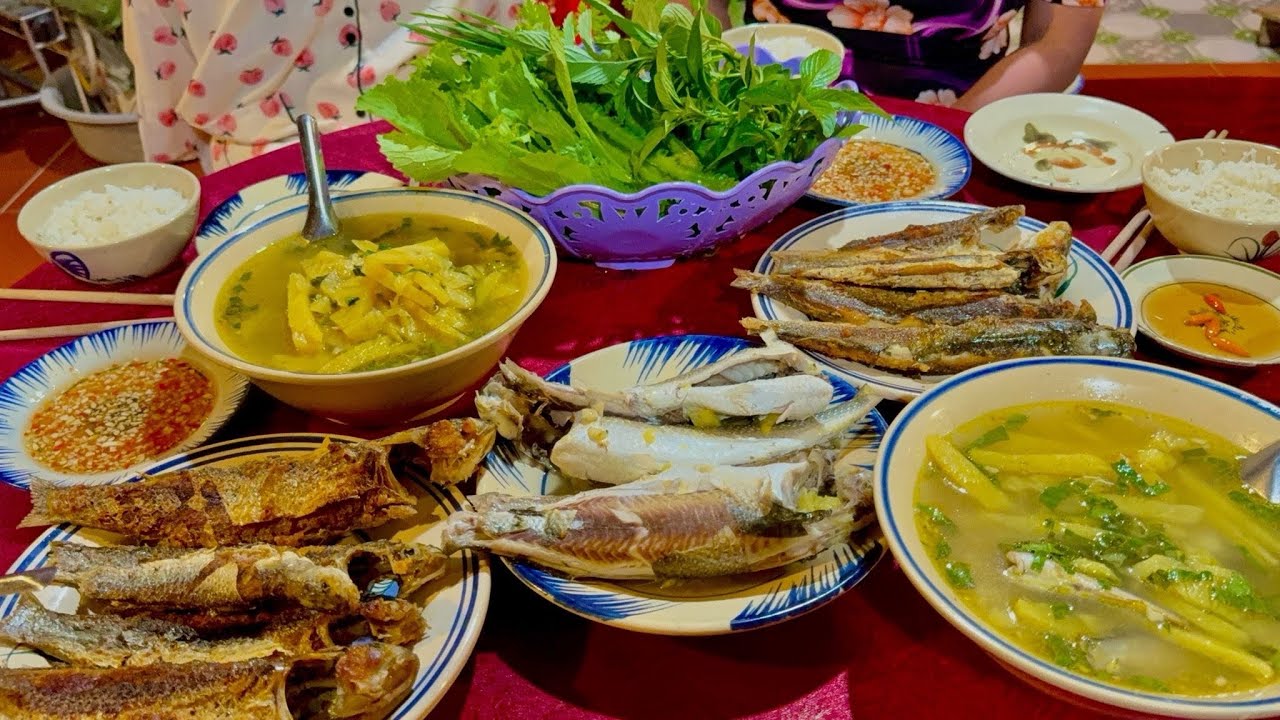 Ba Cha Con Giăng Mớ Cá Đối Ngon Về Nấu Canh Khóm ,Chiên Giòn Cuốn Rau Vườn•UMQT | #1011