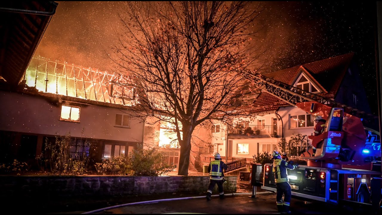 Großbrand in einem Sägewerk in Massenbuch – Rund 250 Einsatzkräfte kämpften gegen die Flammen