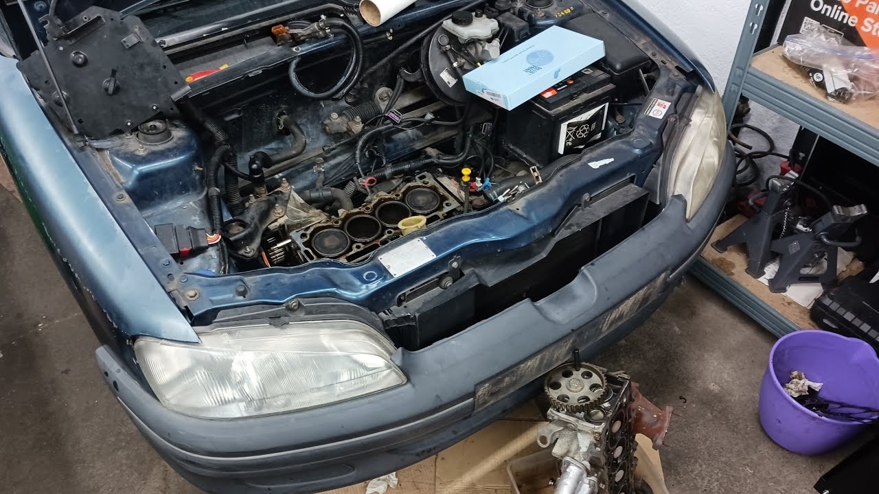 Le joint de culasse de la 1.1L me largue, j'en profite pour monter l'arbre à cames de 1.4L 😏!