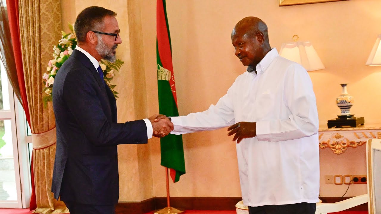 Museveni welcomes His Highness. Aga Khan V at State House, Entebbe