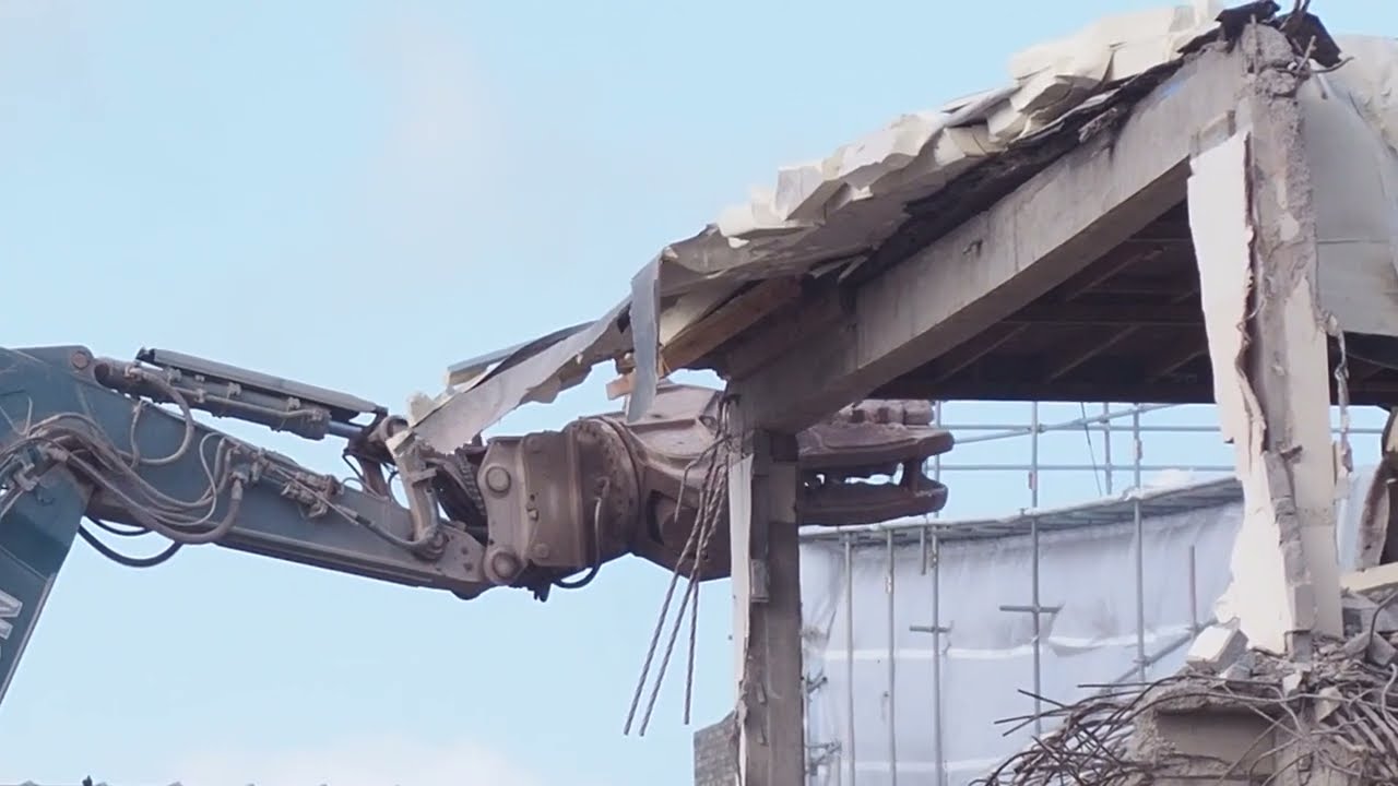 Castlegate center demolition final piece of structure  part 1