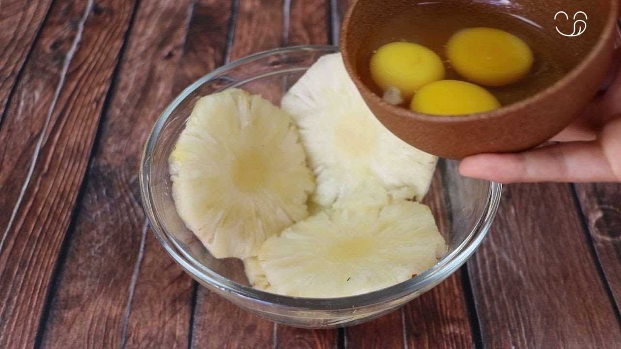 Agregué huevos a las rodajas de piña, ¡mira qué delicioso!