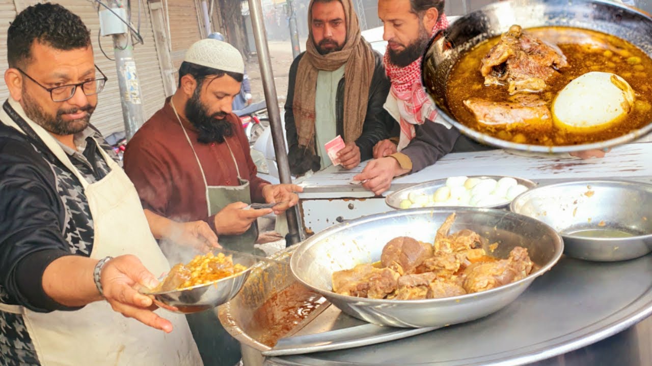 Street Food In Lahore - Lahori Nashta - Saleem Butt Mutton Chanay - Chickpea Stew - Anda Kofta Chana