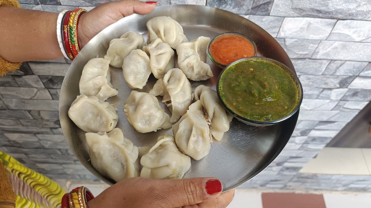 Veg Momos Recipe/ मोमो को घर पर हीं बनाए सबसे आसान तरीका से/मार्केट जैसी मोमो और चटनी की रेसिपी 