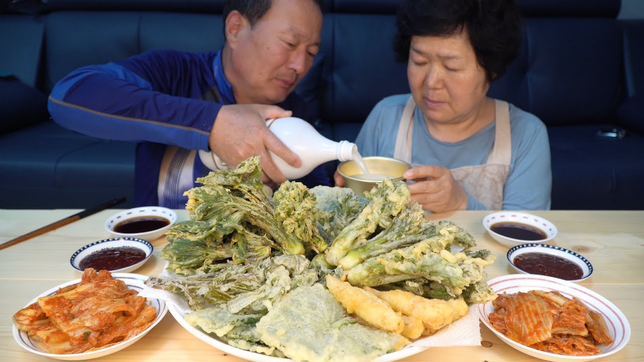 바삭한 각종 나물 튀김과 시원한 동동주 한 잔~ (Dongdongju & Deep-fried greens) 요리&먹방!! - Mukbang eating show