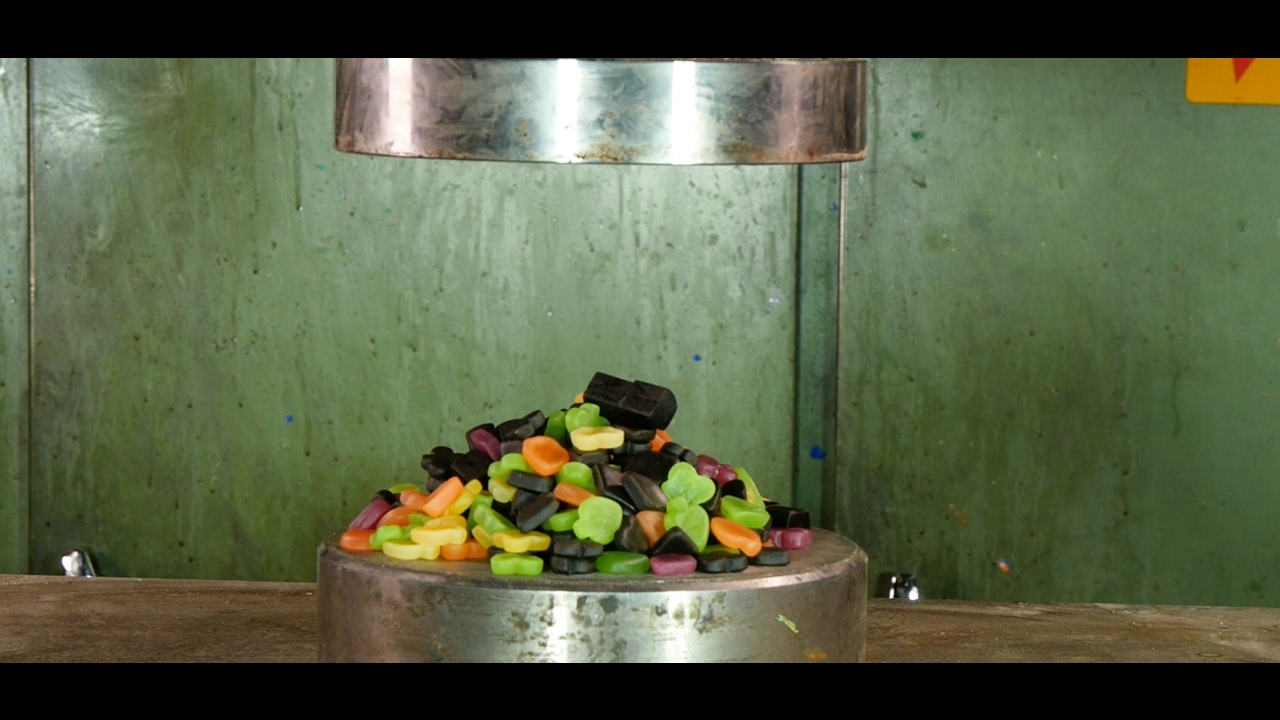 Crushing Finnish candy with hydraulic press