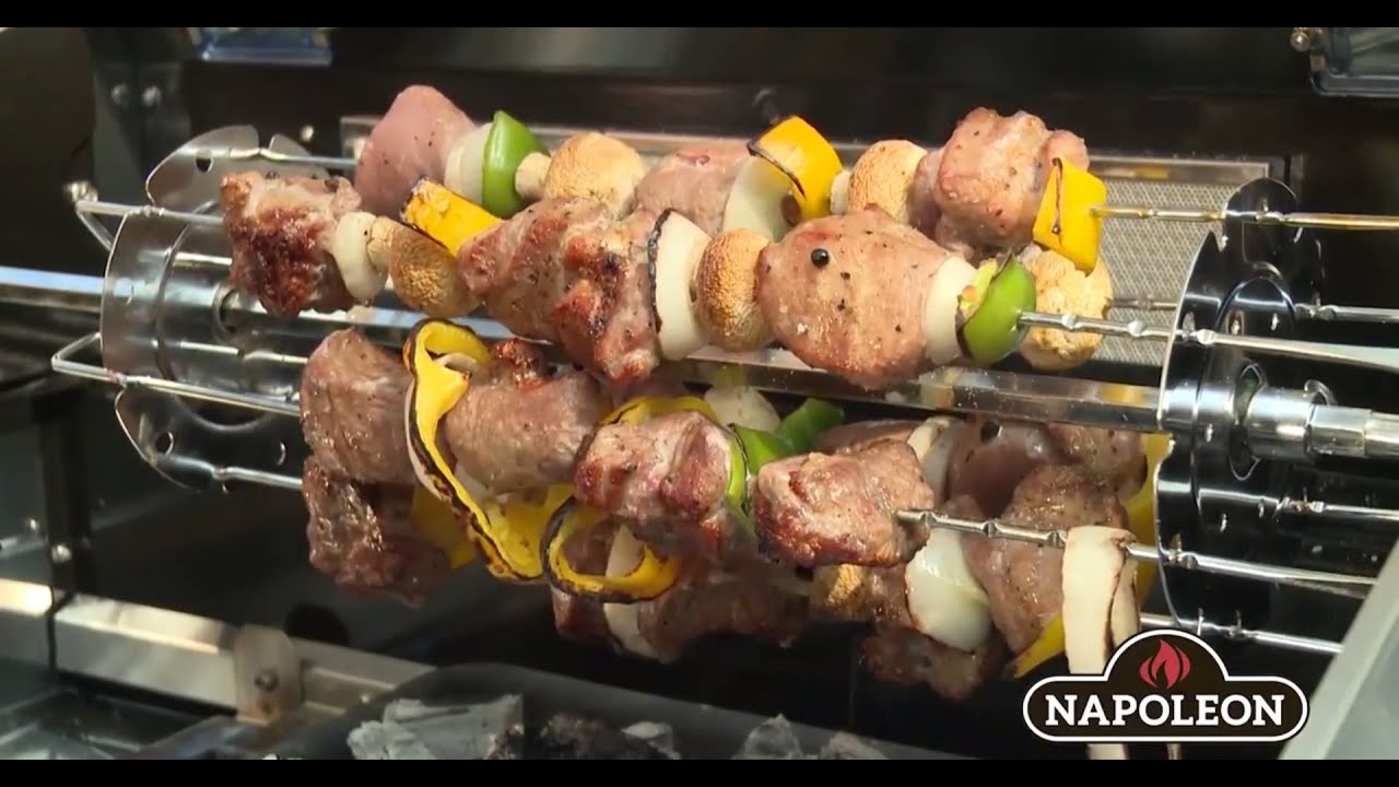 Видеорецепт: Шашлык из свиной шейки с овощами на вертеле и картофель 