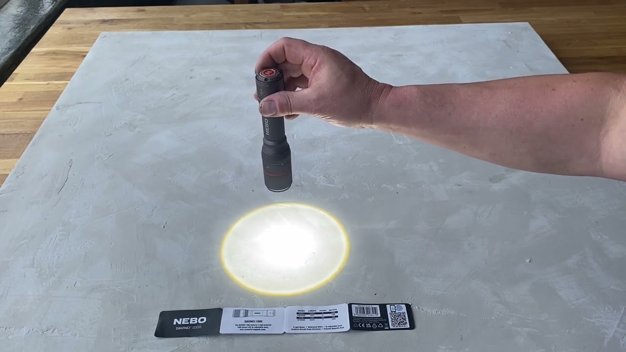 Перезаряжаемый карманный фонарь Nebo Davinci 1000. В этом видео используются стробоскопические вс...