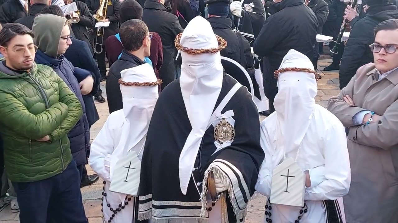 Processione Addolorata 2025 Taranto. Il Pellegrinaggio si snoda sul pendio Lariccia.