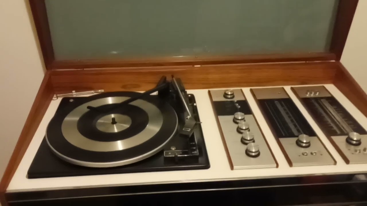 Introducing the beautiful Deccasound Compact 3 radiogram Part 1