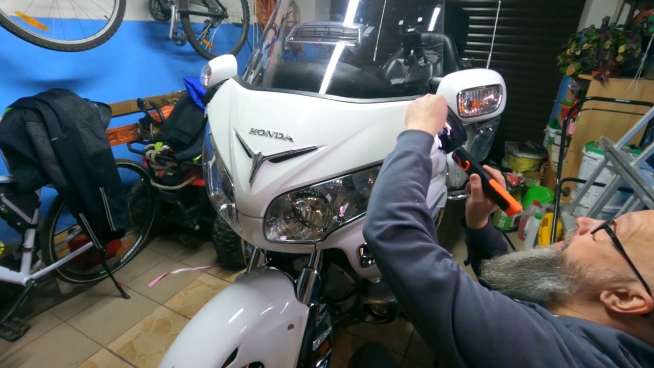 Honda GoldWing 1800 demontaż szyby przedniej. Windscreen dismantling