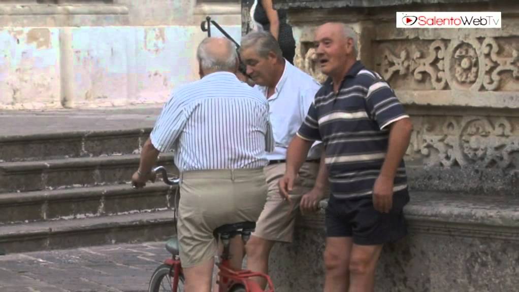 Presicce incorniciata da un centro storico scenografico