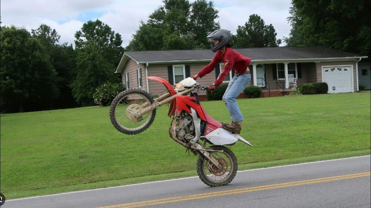 HOW TO WHEELIE IN MOTOX VR😱👍