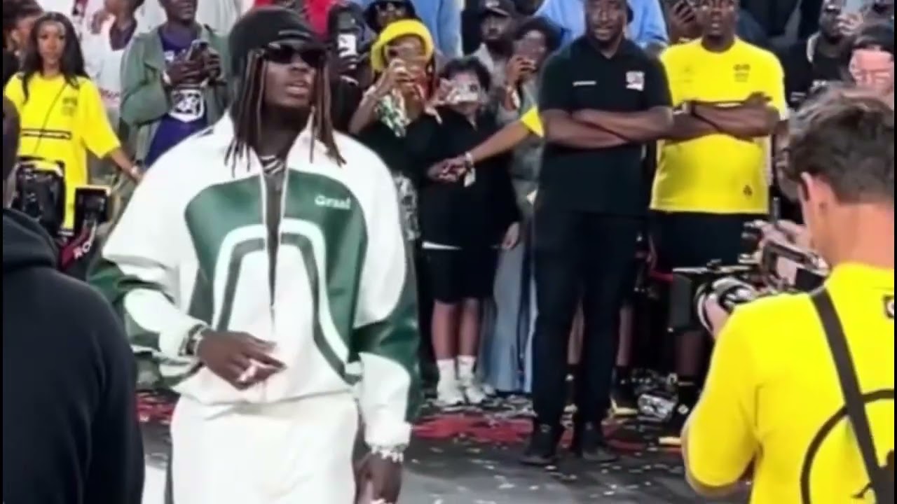 HIMRA a pli&eacute; le game il d&eacute;pose le micro les fans chantent &agrave; &ccedil;a place &agrave; paris Quai 54