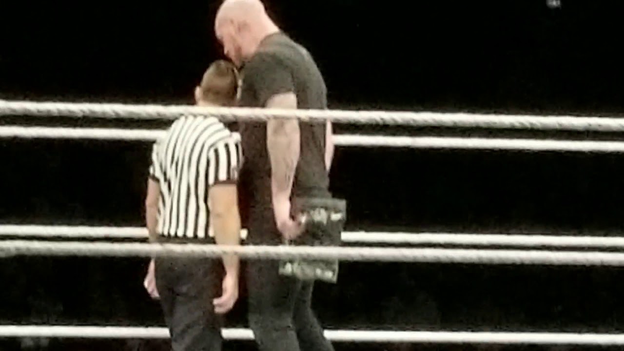 Referee fights back at Baron Corbin in Rollins vs Corbin