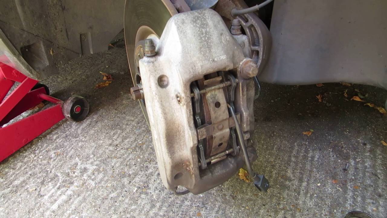 Alfa Romeo Brera Front Brake pad removal - Brembo Calipers