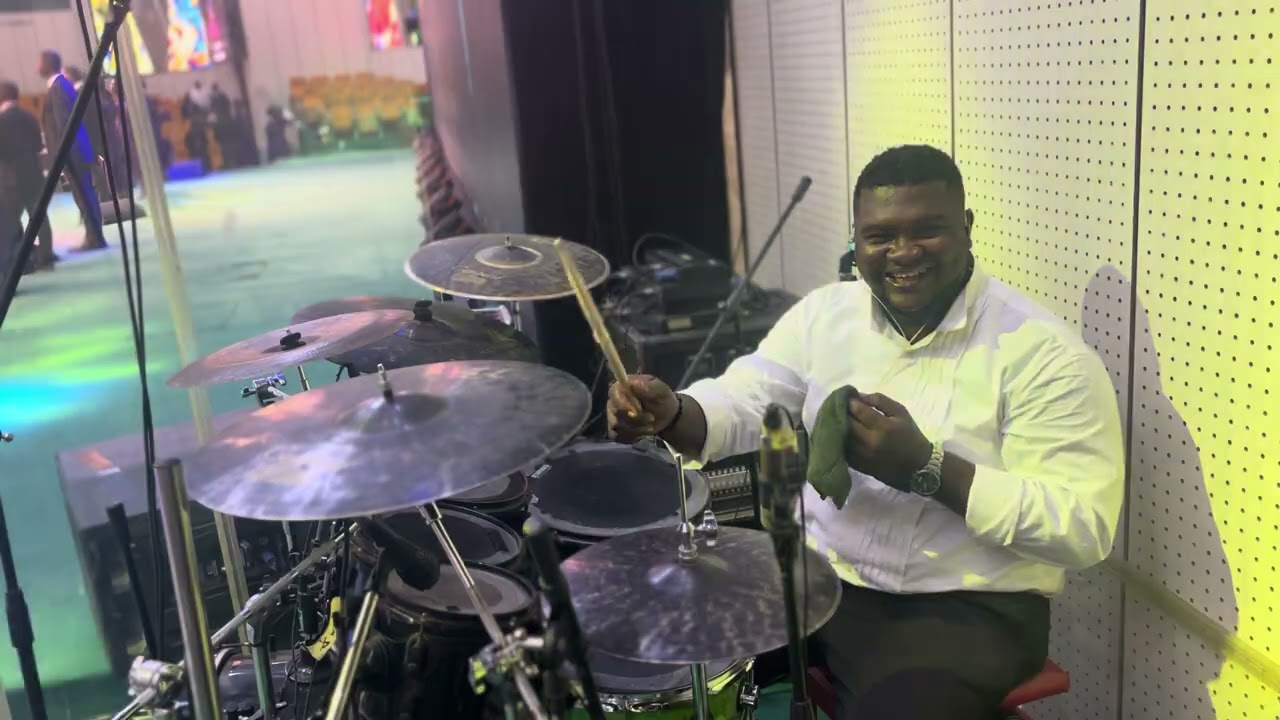 Hot praise session drum cam