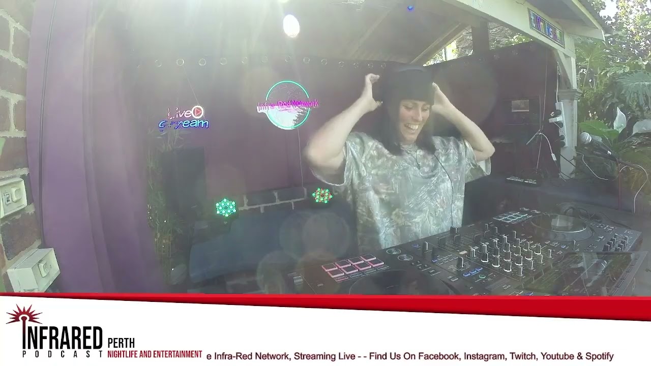 The Infrared Streams /// EP 7 // Ft. Senditt & Friends pt 3   Miss Izz DJ Set