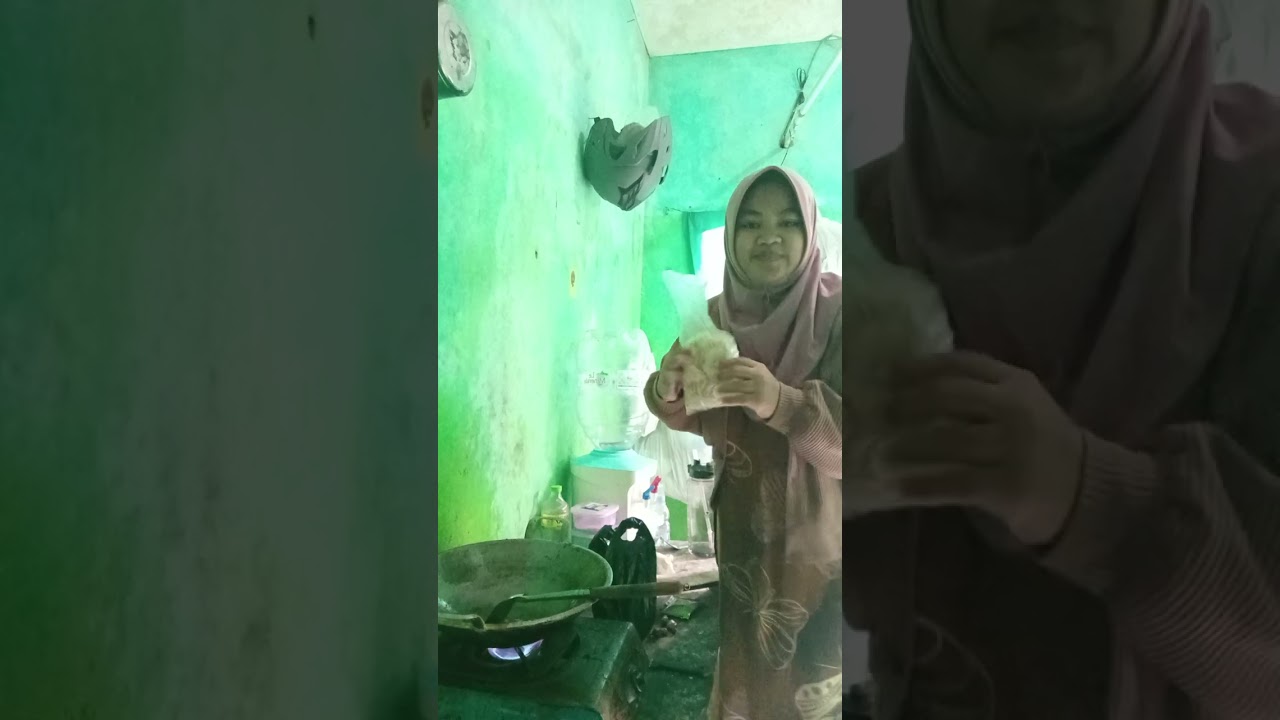 Masak sayur tauh telor buat makan suami 