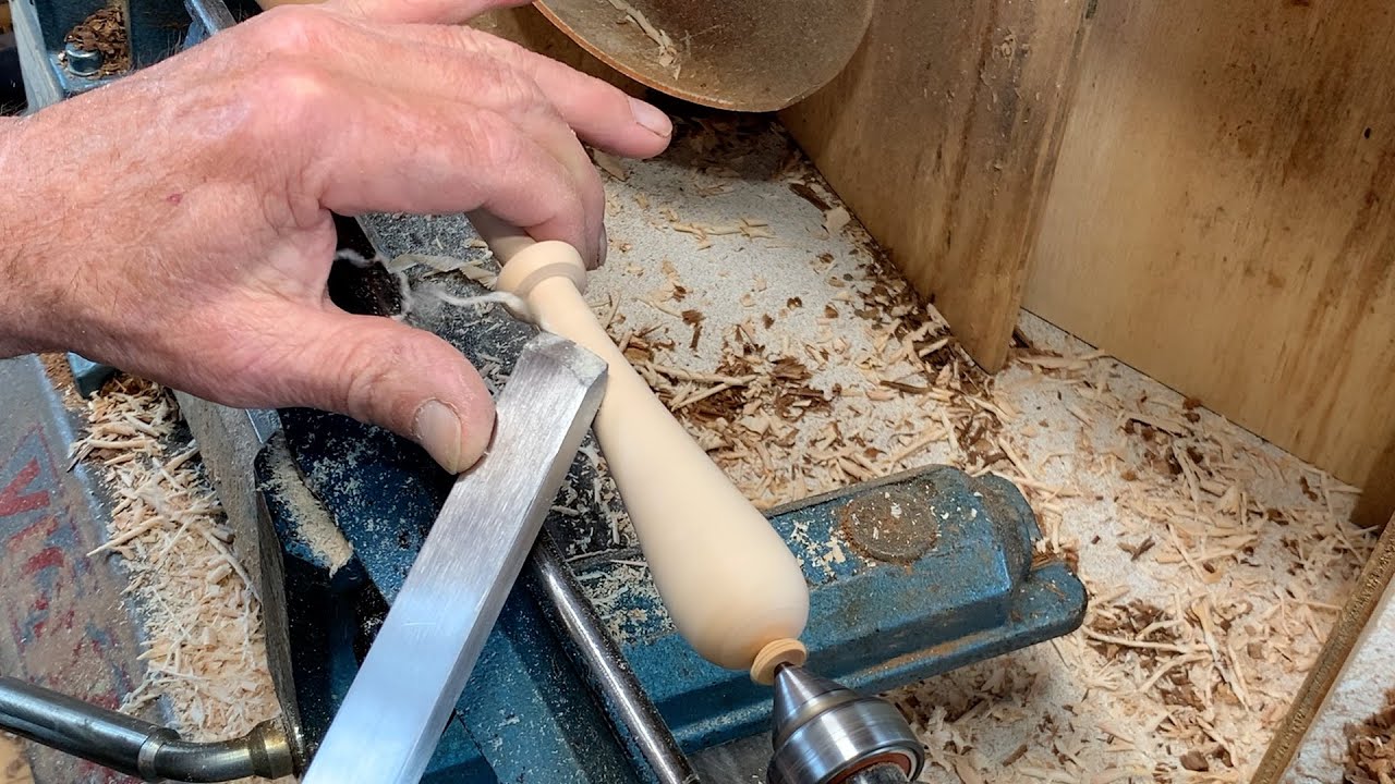 Richard Raffan turns a beaded loquat spatula using only a skew chisel