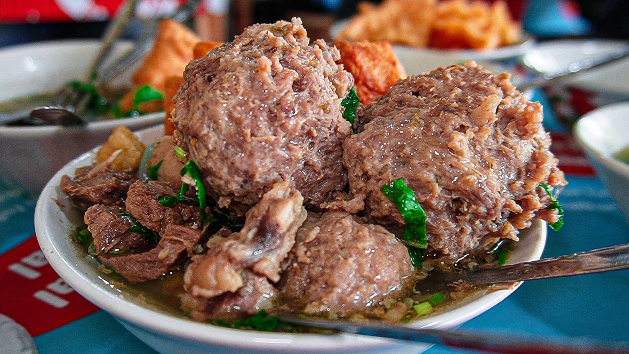 URATNYA NGAWUR, RIBUAN PORSI LUDES SETIAP HARI SAMPAI YANG NGANTRI GAK HABIS-HABIS