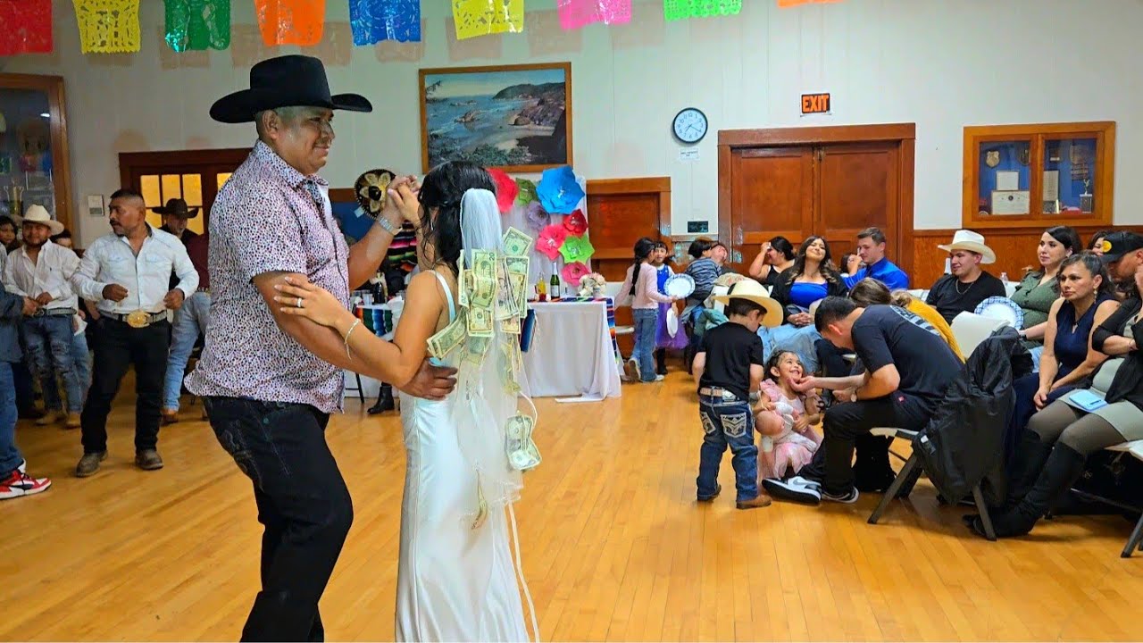 EL VAILE DEL BALS CON LOS INVITADOS Y AMIGOS AQUI ANDAMOS EN FAMILIA 
