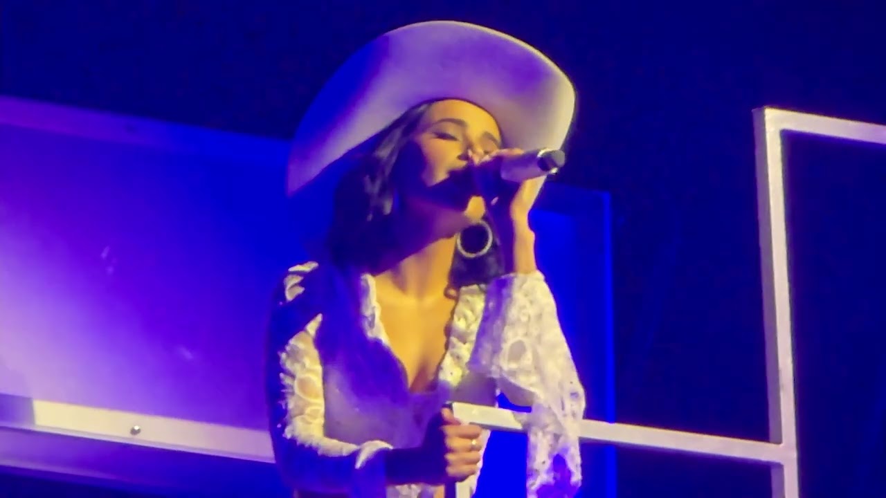 Becky G - Cries in Spanish Iive