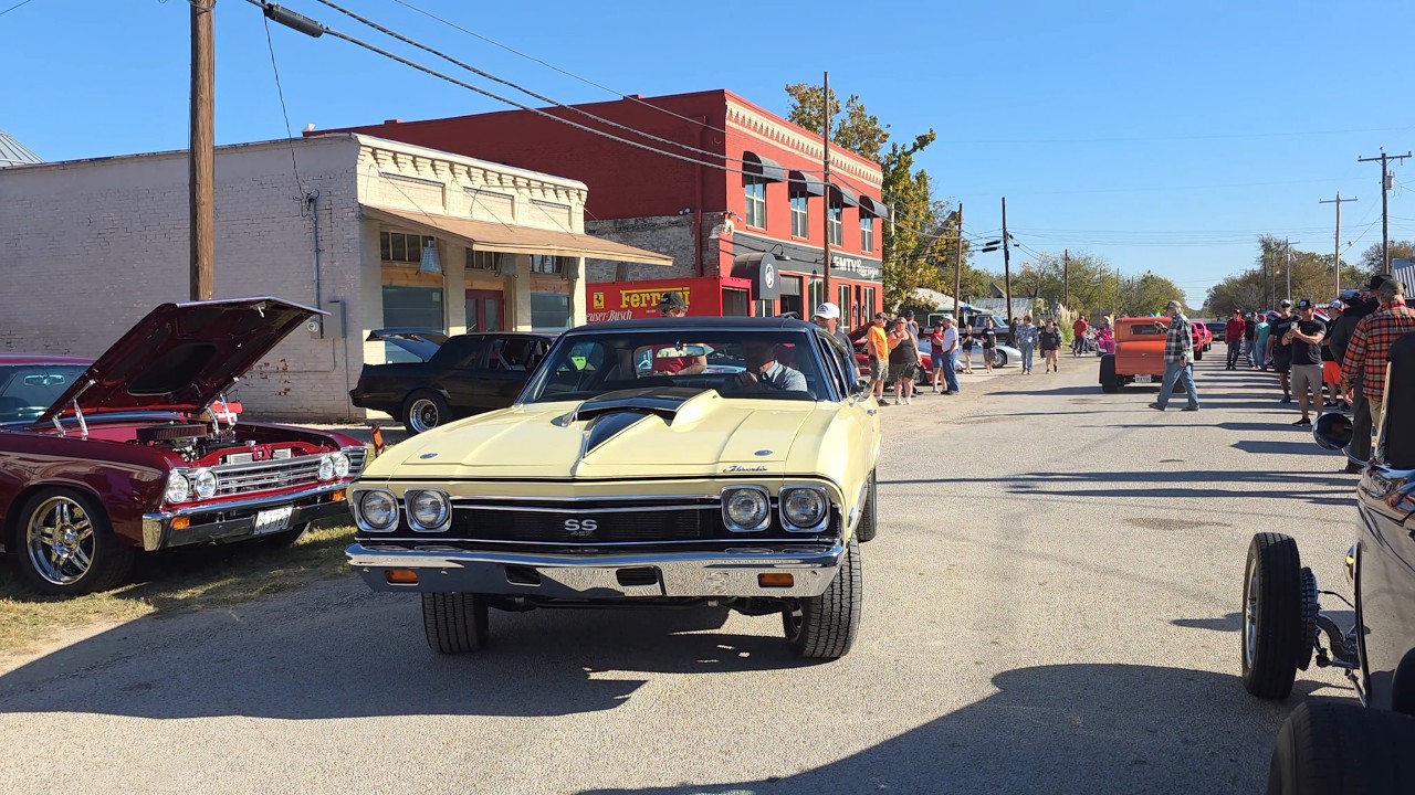 Rattle & Roll car show John Clay Wolfe hosted 100s of classic cars take over Walnut Springs