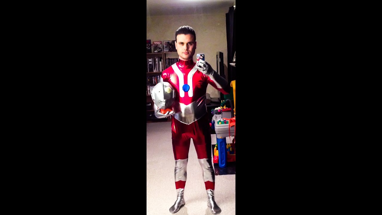 Dad Becomes His Son's Superhero ( Ultraman ).
