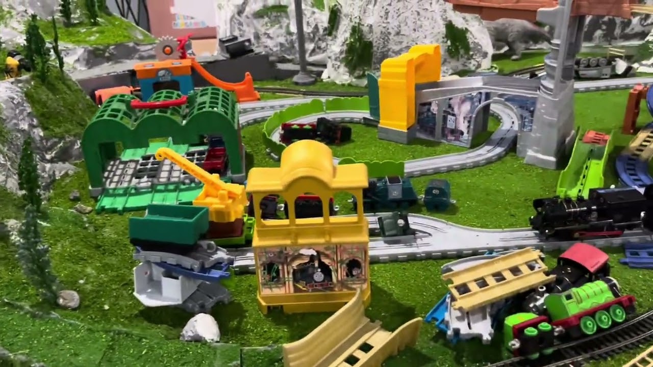 Thomas the Tank Engine’s New Track | Exciting Circular Rail Fun