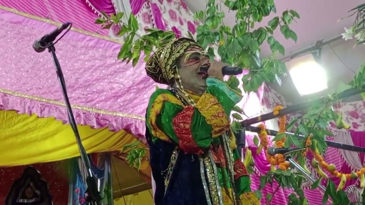 श्री गणेश रामलीला मण्डली द्वारा सूरज कुंड मेरठ मै लंका दहन लीला के अंतर्गत हनुमान जी राम जी 