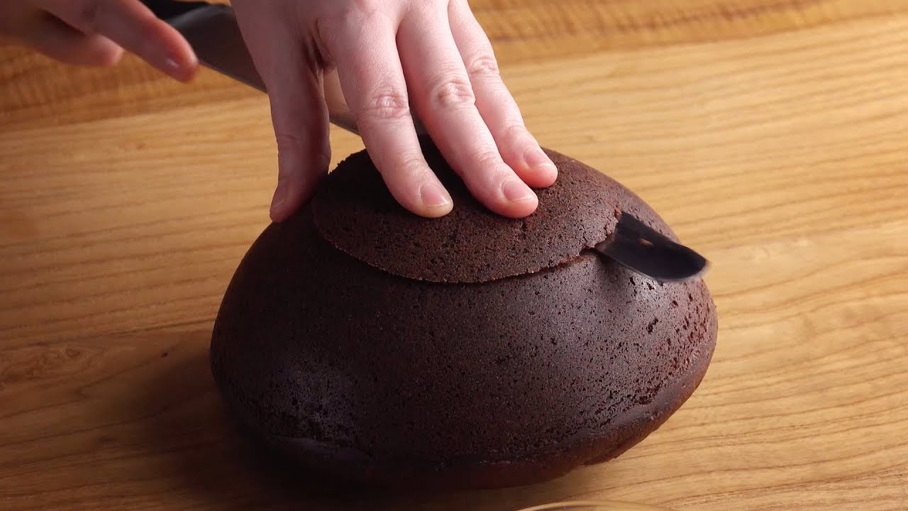 4 halbe Kekse in den Kuchen drücken und zack: Die Form stimmt